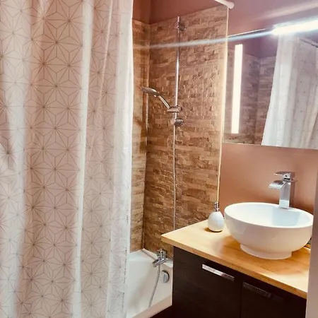 Grand Avec Piscine Et Proche De La Mandelieu