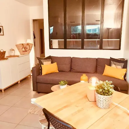 Grand Avec Piscine Et Proche De La