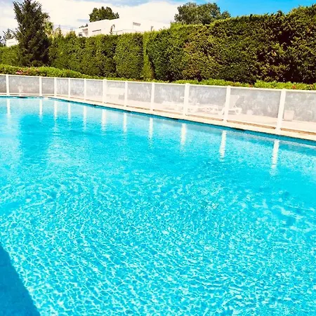 Apartment Grand Avec Piscine Et Proche De La *