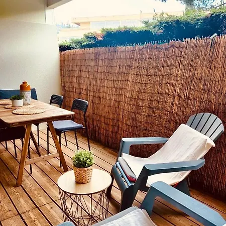 Apartment Grand Avec Piscine Et Proche De La *